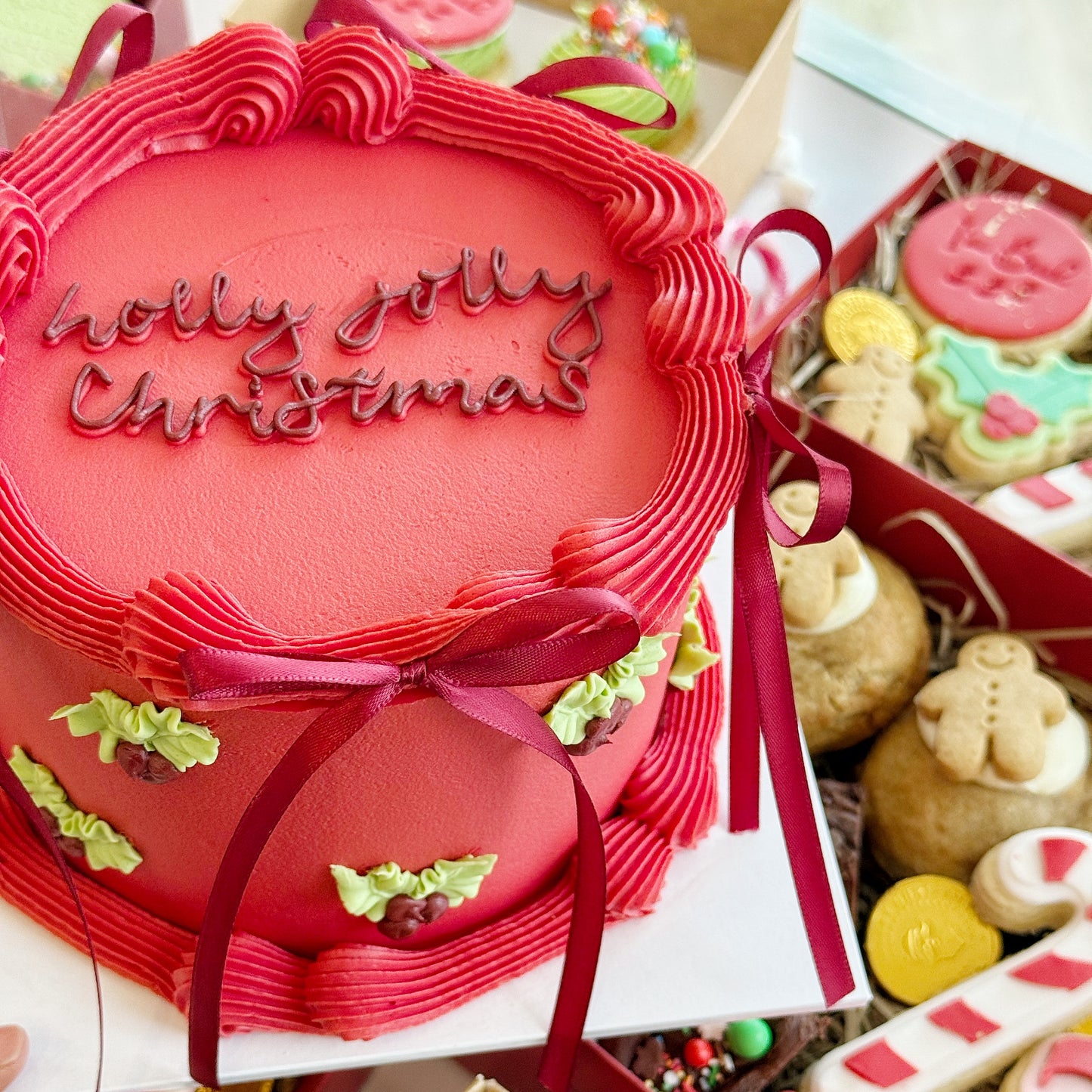 Holly Jolly Deluxe Large Cake | CAKE Christmas